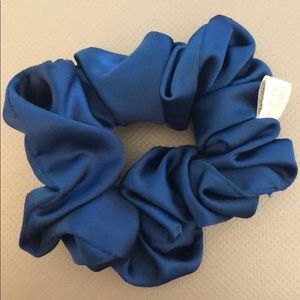 DEW EDIT FS DAY DREAMER SCRUNCHIE